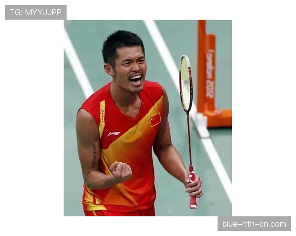 林丹上午开着豪车送孩子上学，下午又被拍到健身房一身汗，这日常谁跟得上？