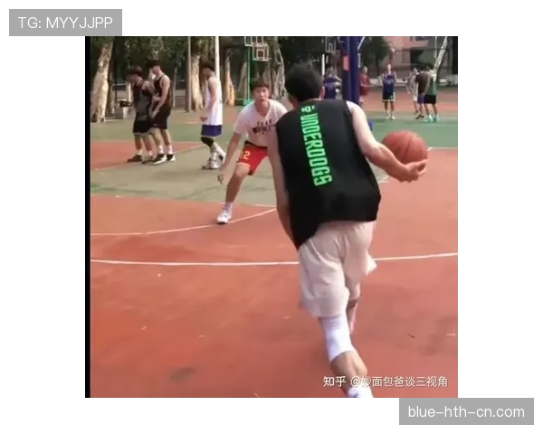 篮球比赛中翻腕违例的判定规则与详细解析