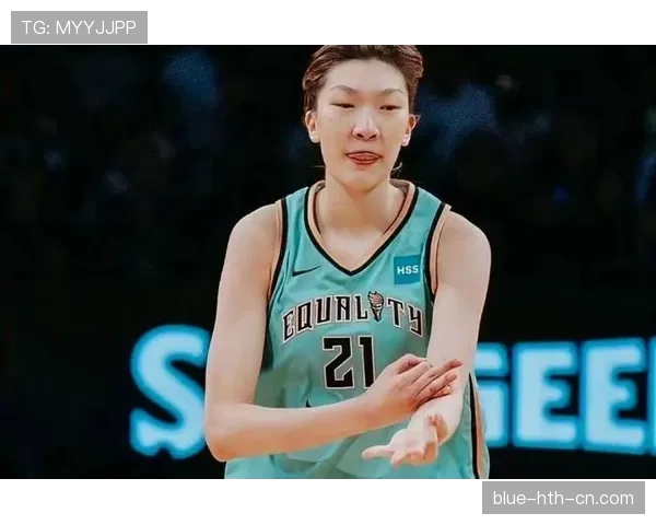 韩旭训练完直接啃鸡腿，这自律和放纵切换也太丝滑了